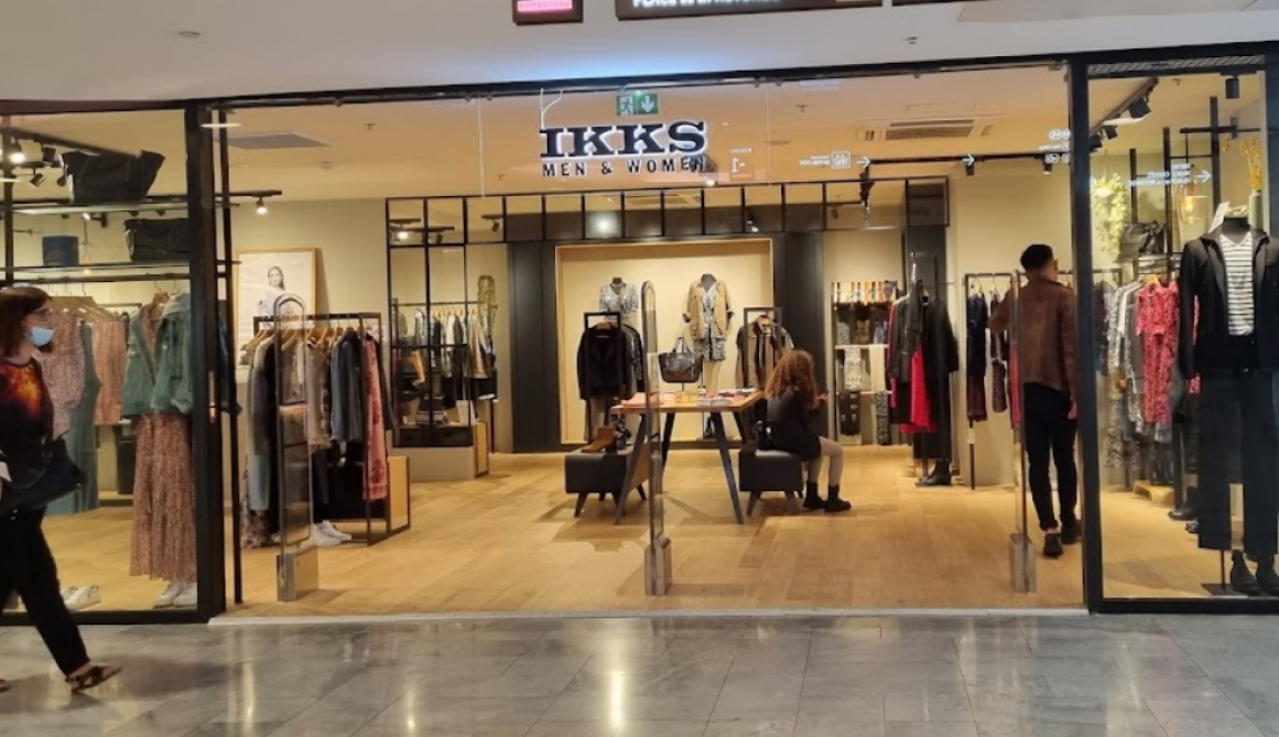 , Plan social et fermetures de boutiques pour la marque IKKS